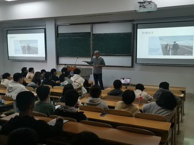 现代通信技术专业举行新生入学讲座