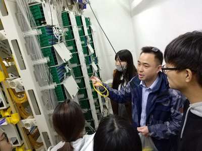 17通信技术到中国电信句容分公司参观学习